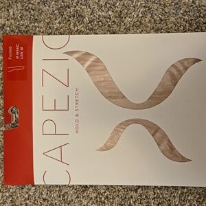 Capezio Hold & Stretch footed tights Child- NWT